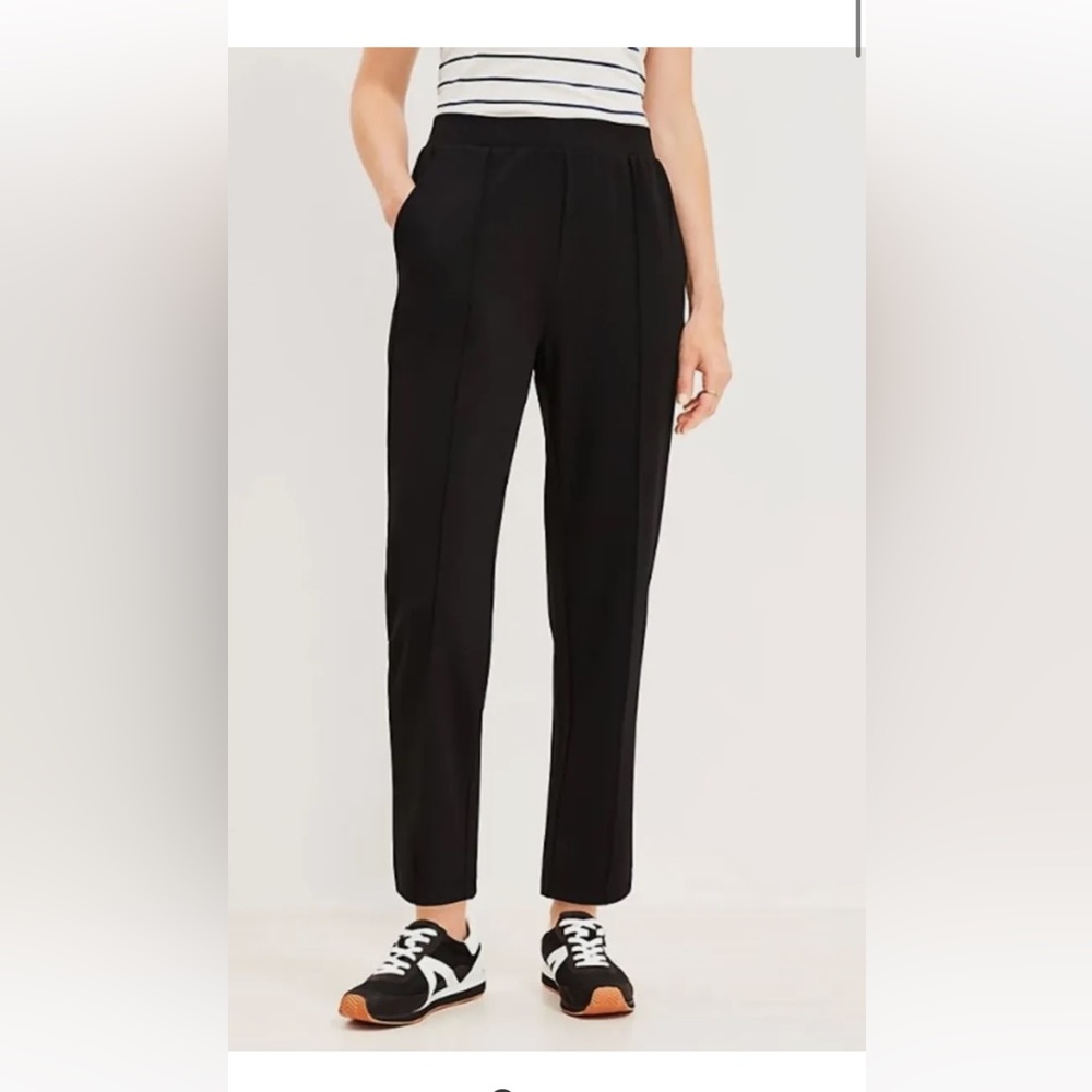 Loft Pintucked Fluid Taper pull on Pants Black M